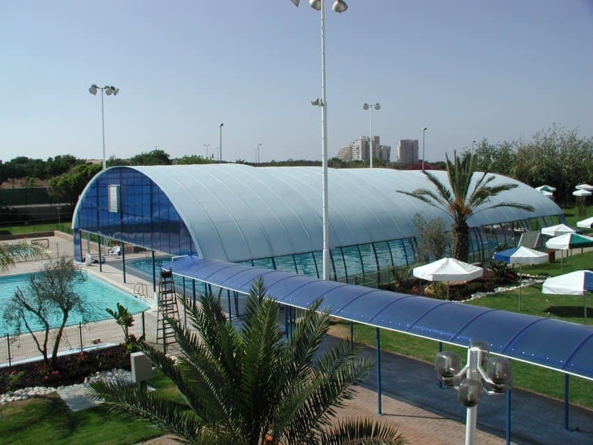 שיפוץ קירוי בריכת אזורי חן