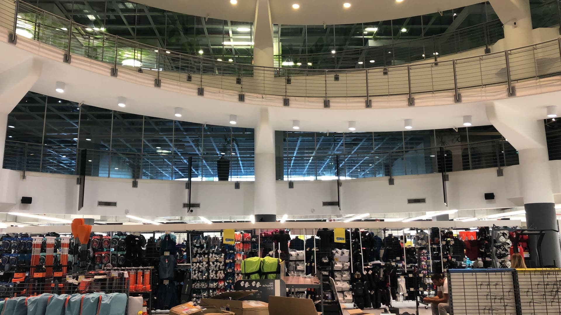 רשת החנויות של דקטלון בישראל — 9